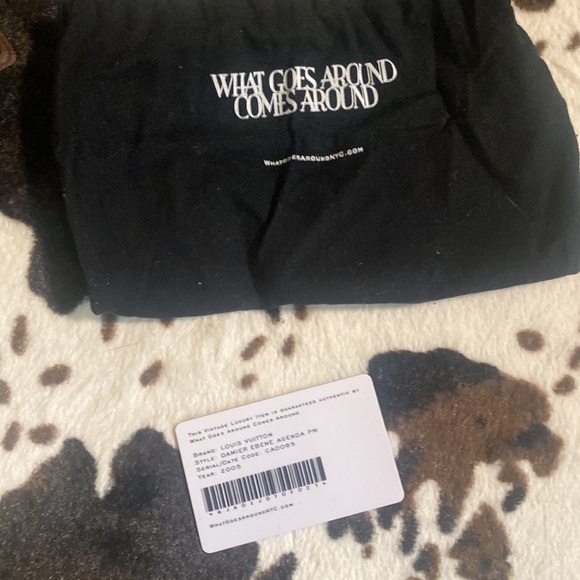 Louis Vuitton - Picture 5 of 5